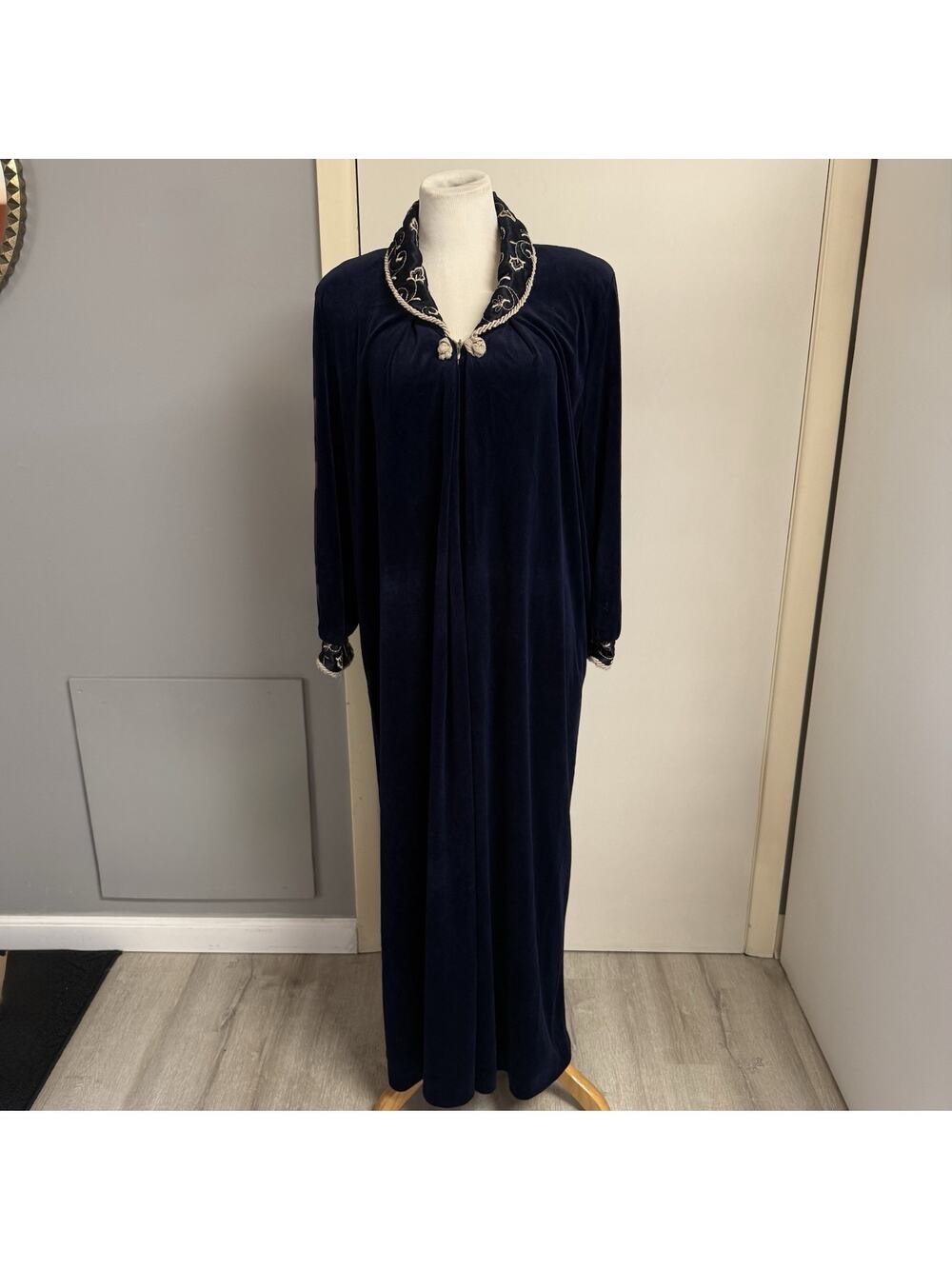 VTG Diamond Tea Velvet Robe Womens Size M Navy Blue Velour Housecoat Zip Front